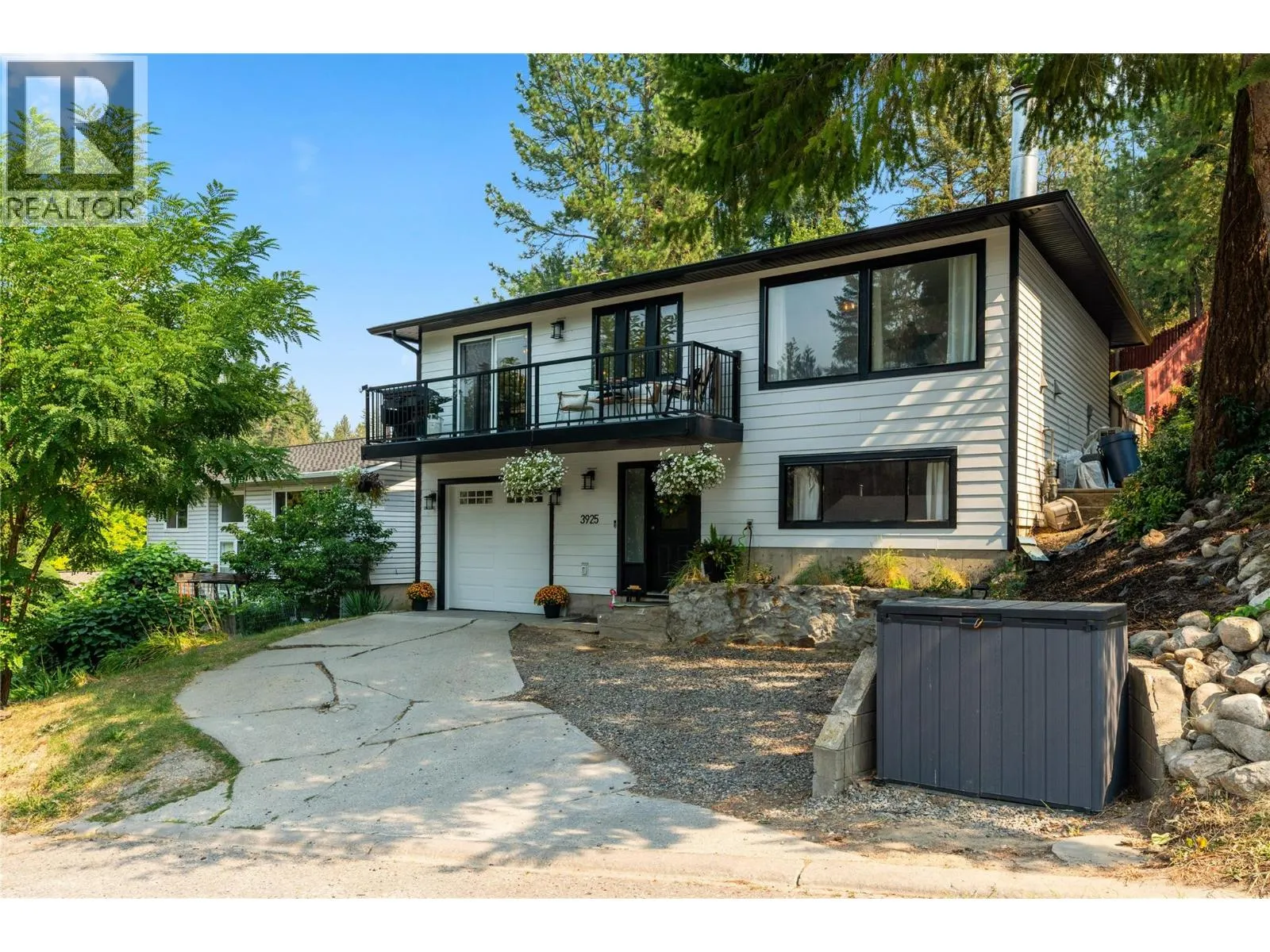 3925 Highland Park Crescent