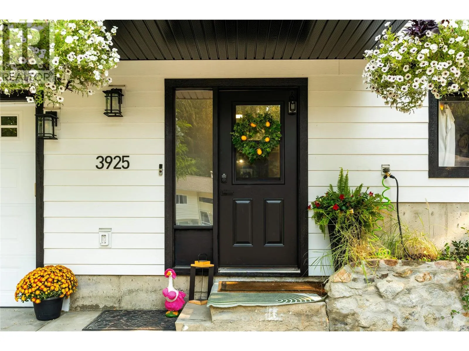 3925 Highland Park Crescent