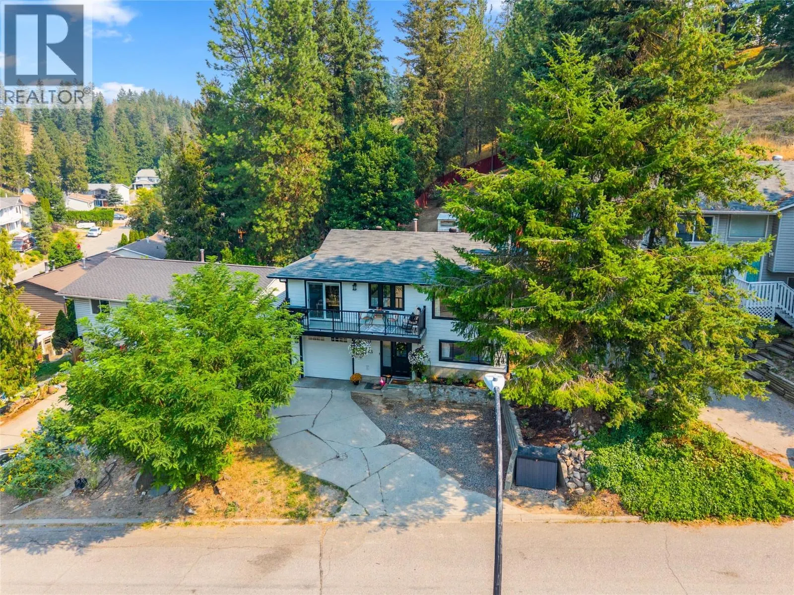 3925 Highland Park Crescent