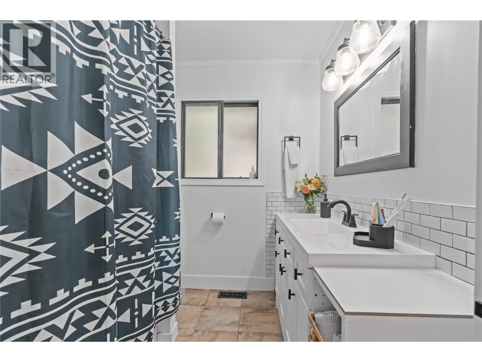 3925 Highland Park Crescent