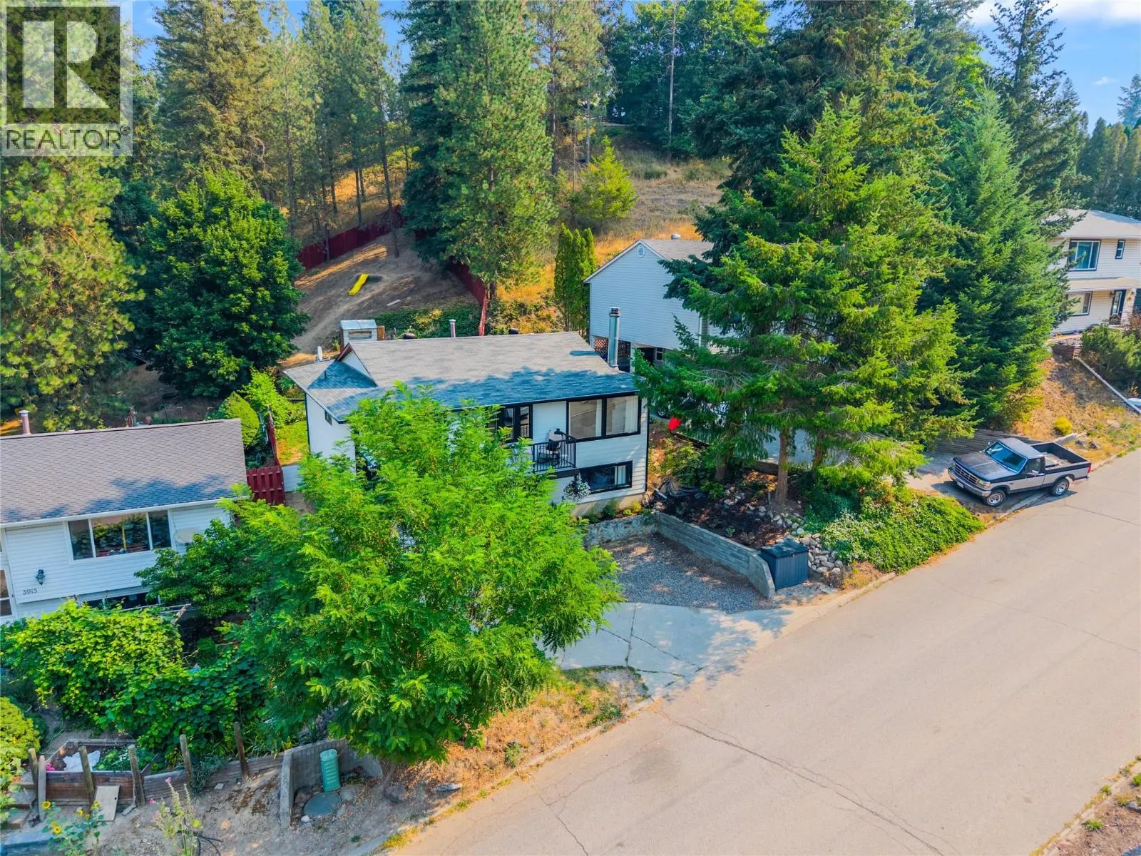 3925 Highland Park Crescent