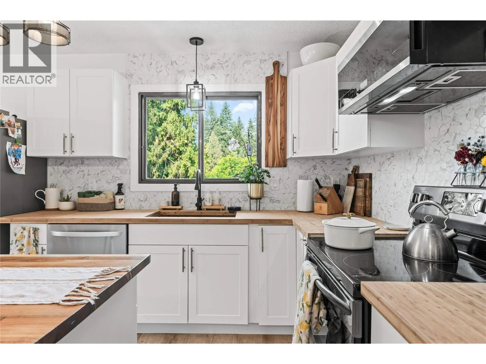 3925 Highland Park Crescent