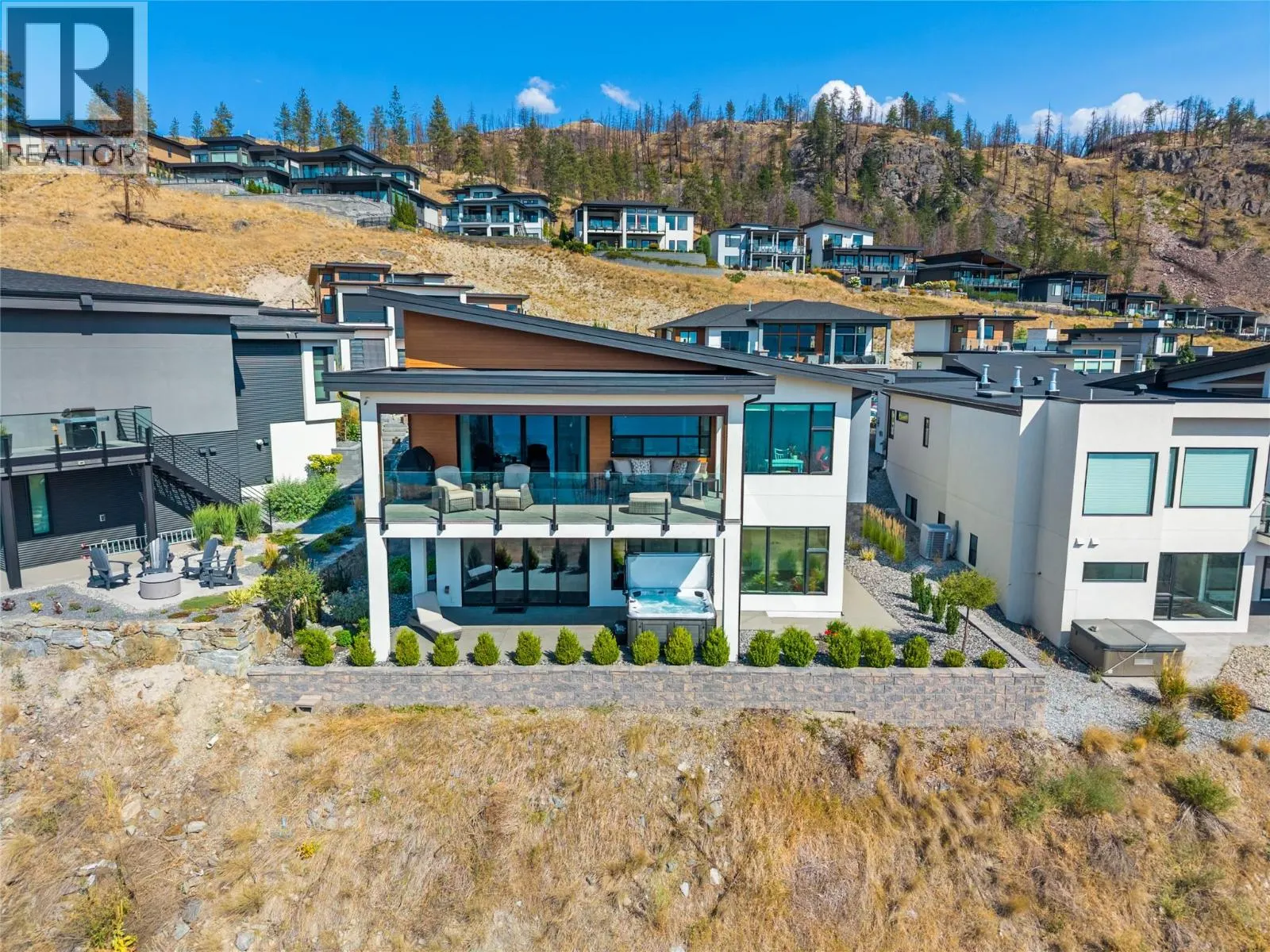 9814 Beacon Hill Crescent