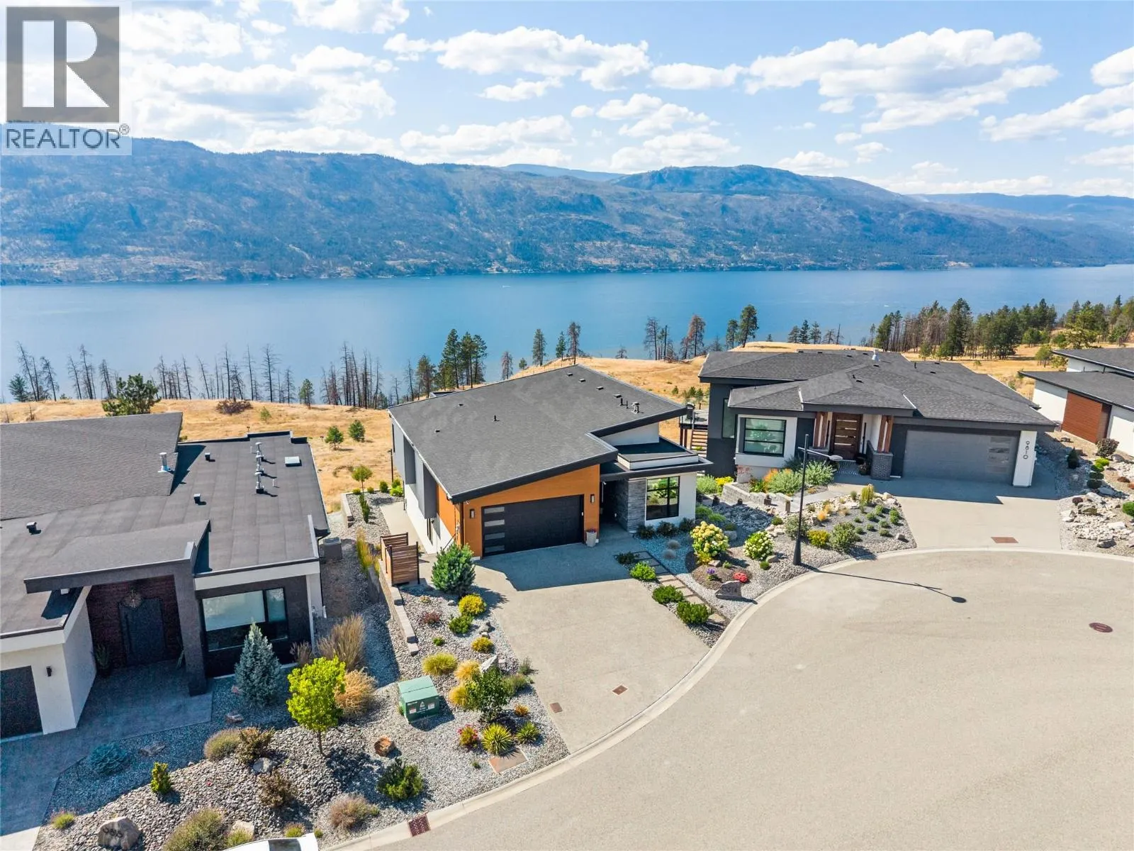 9814 Beacon Hill Crescent