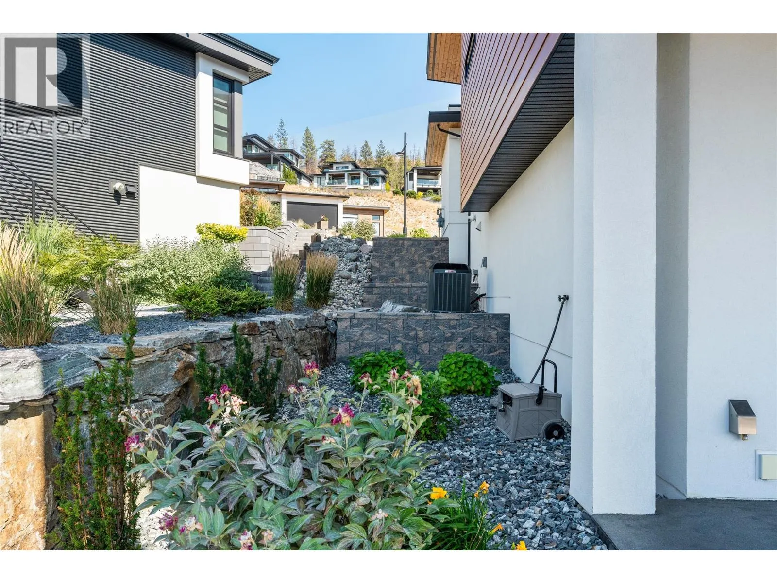 9814 Beacon Hill Crescent