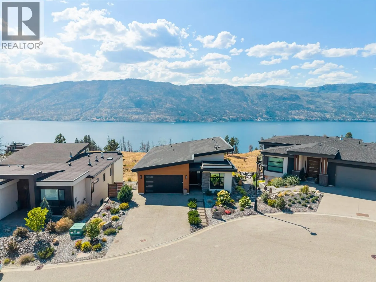 9814 Beacon Hill Crescent