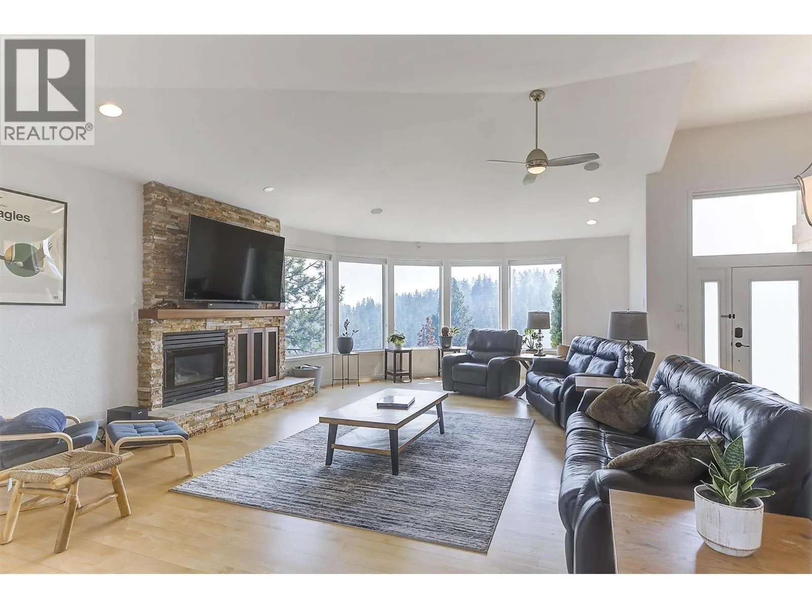 2296 Lillooet Crescent