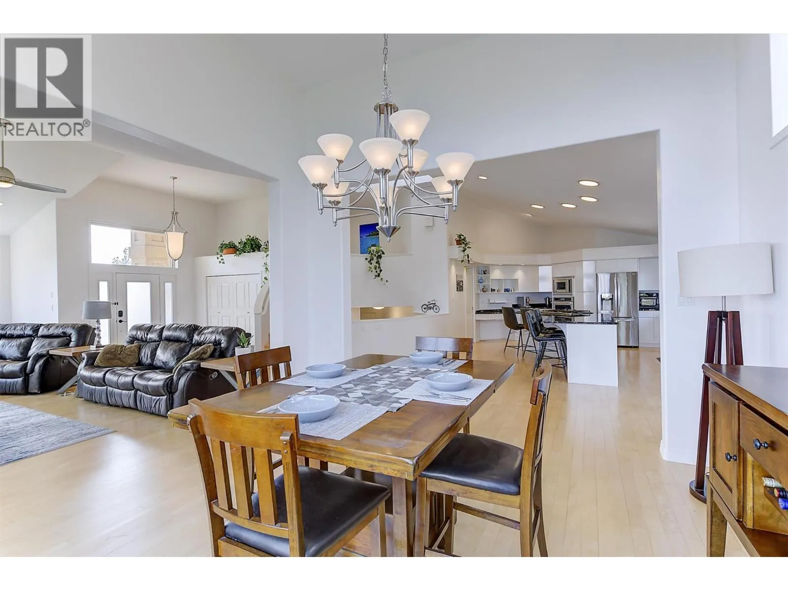 2296 Lillooet Crescent
