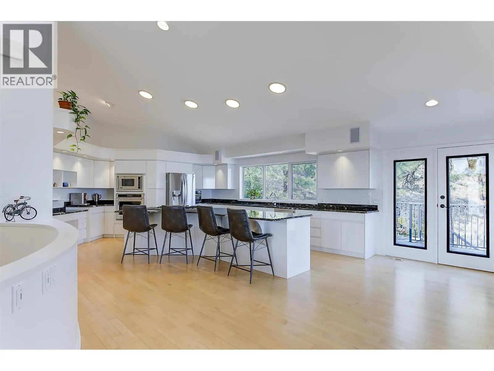 2296 Lillooet Crescent