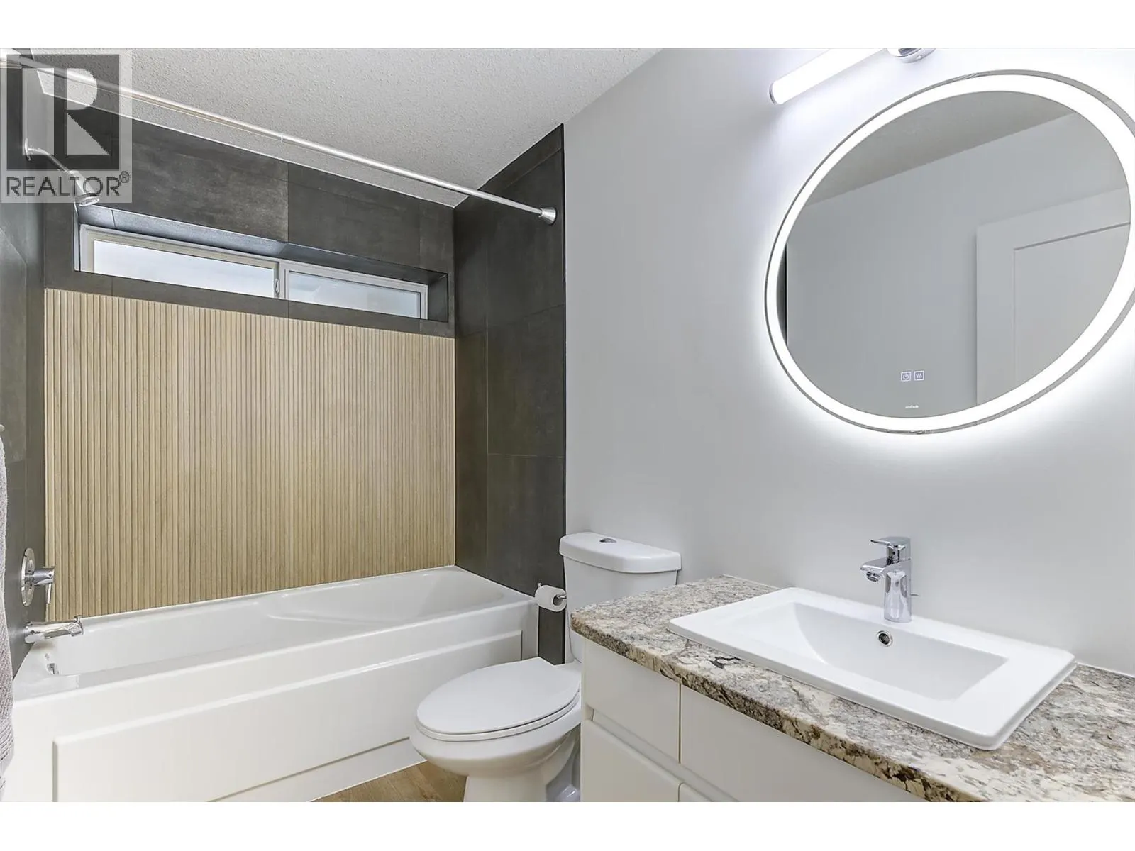 2296 Lillooet Crescent