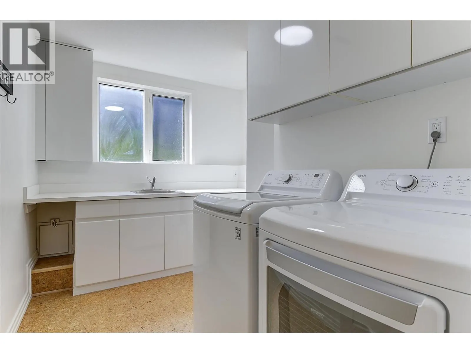 2296 Lillooet Crescent