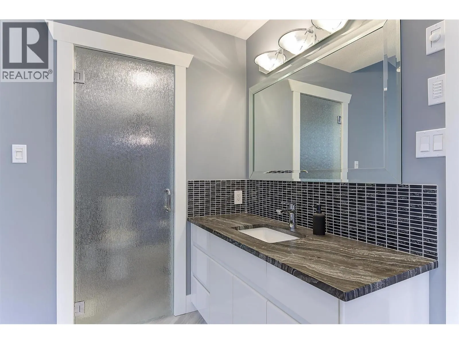 2296 Lillooet Crescent