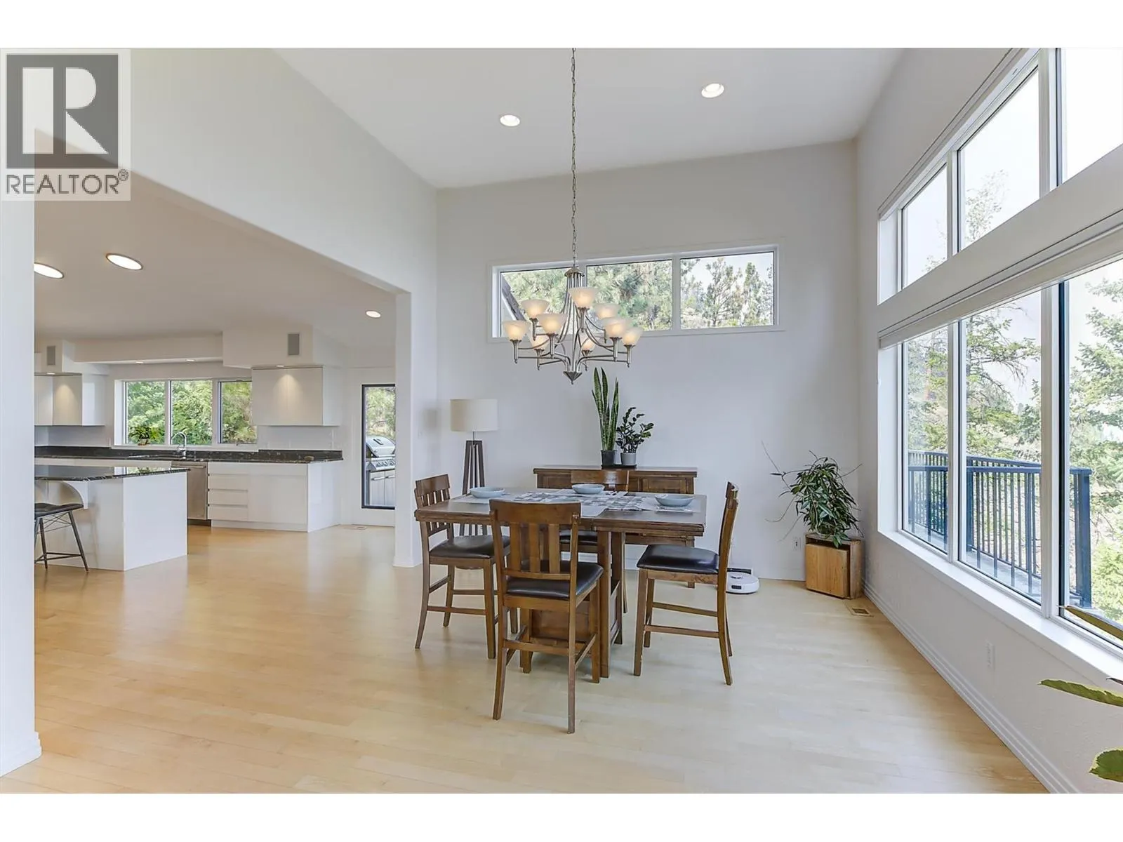 2296 Lillooet Crescent
