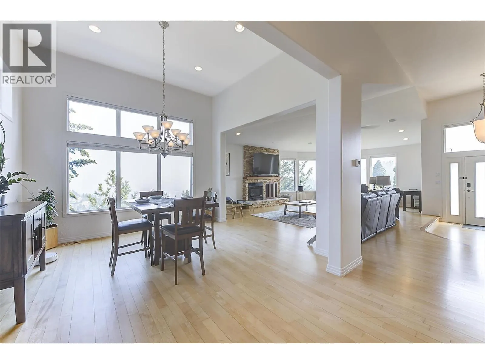 2296 Lillooet Crescent