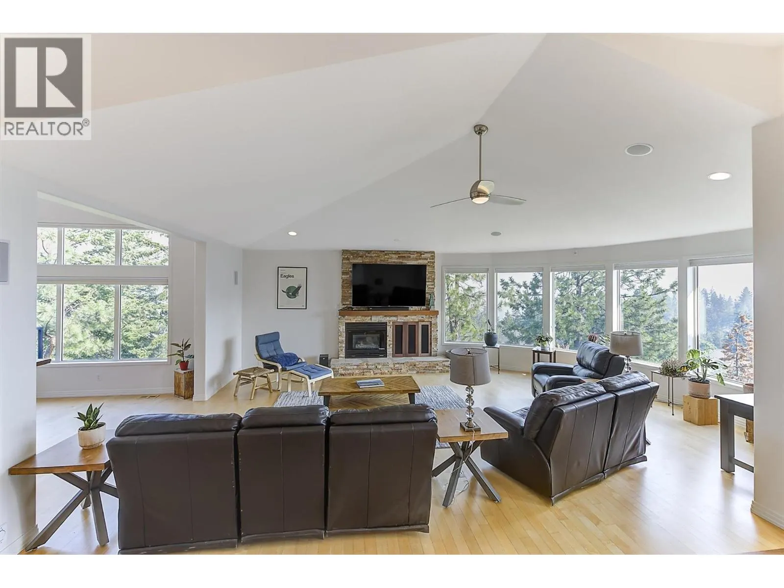 2296 Lillooet Crescent