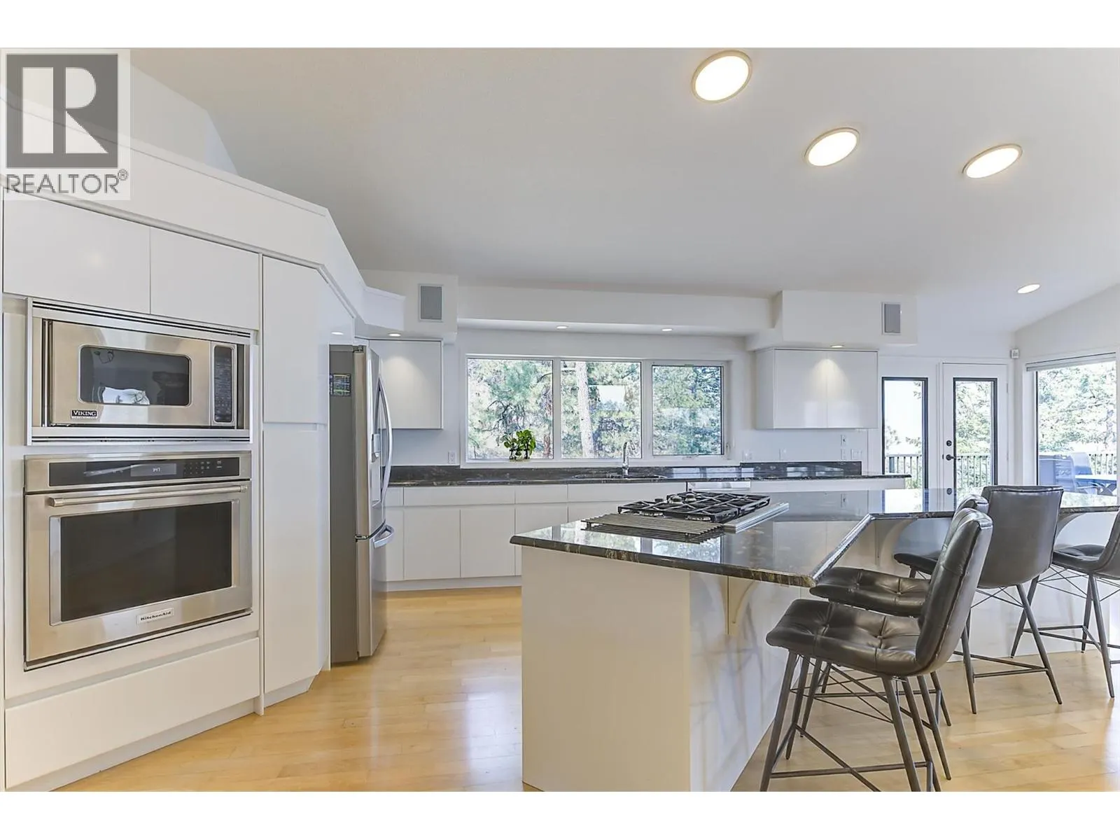 2296 Lillooet Crescent