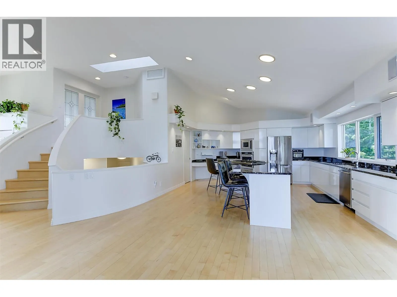2296 Lillooet Crescent