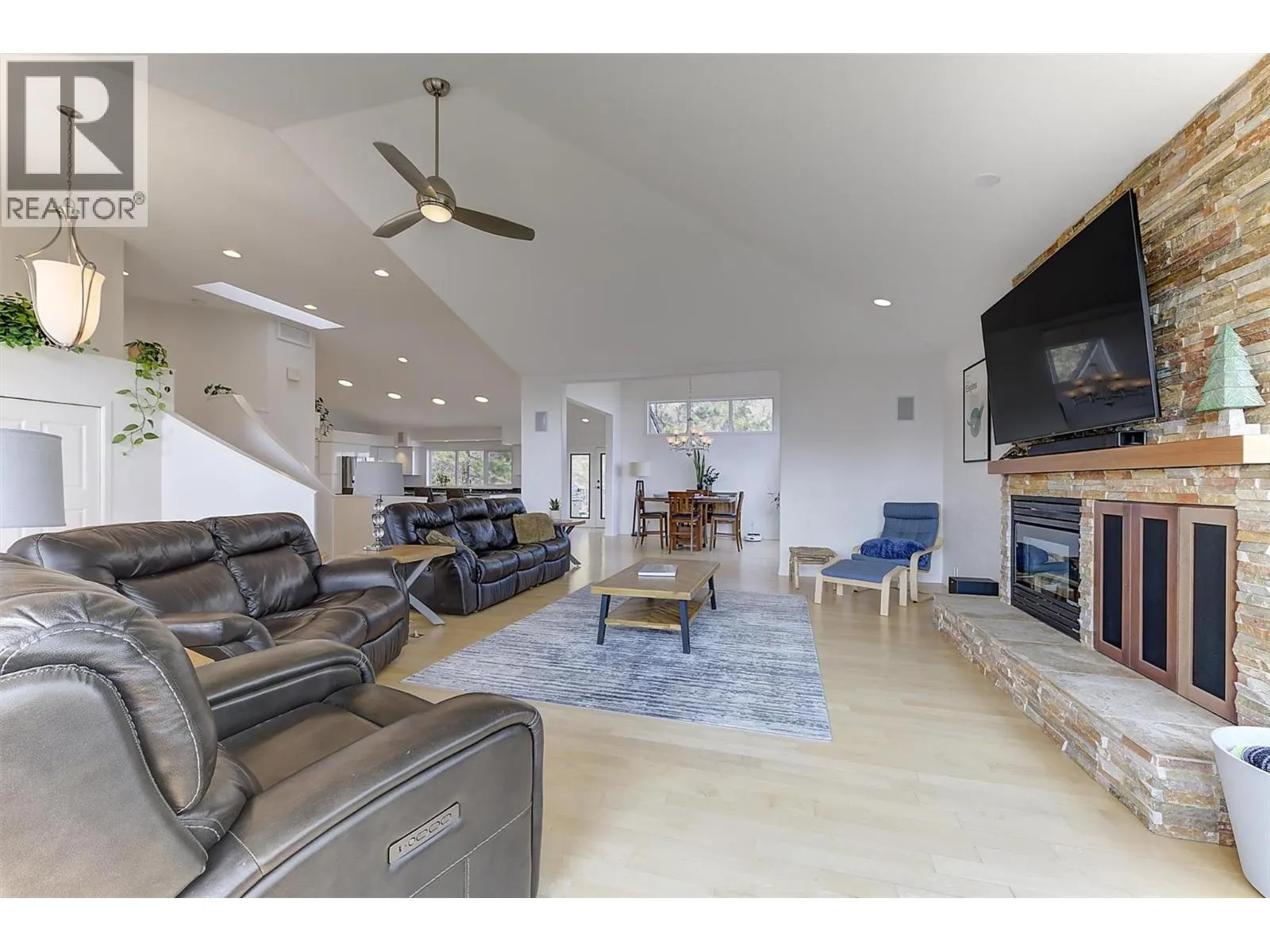 2296 Lillooet Crescent
