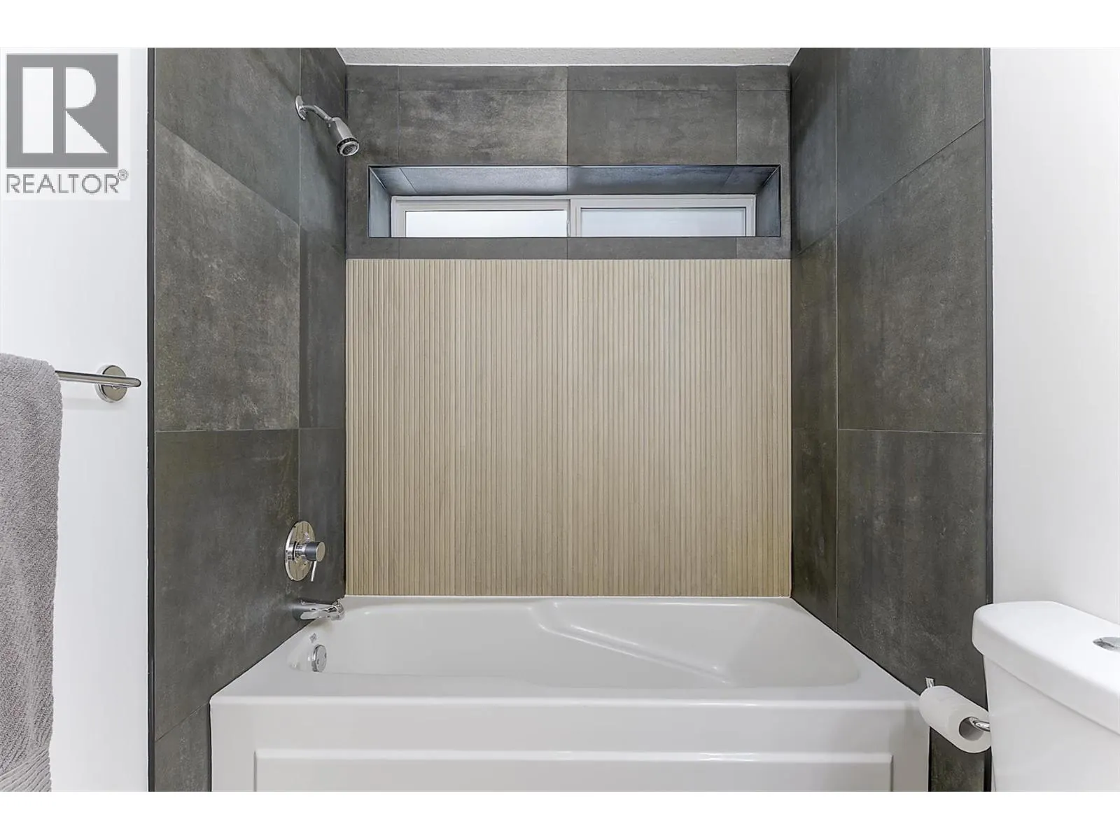 2296 Lillooet Crescent