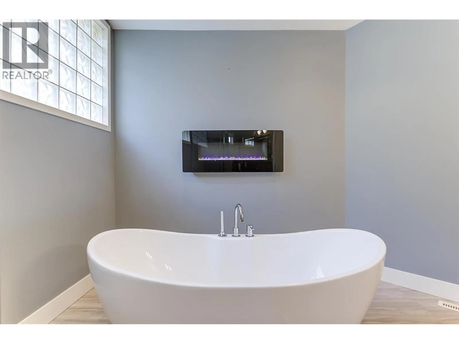 2296 Lillooet Crescent