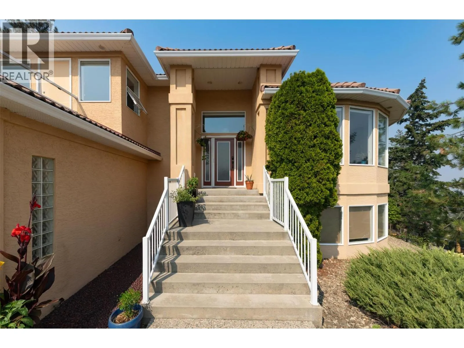 2296 Lillooet Crescent