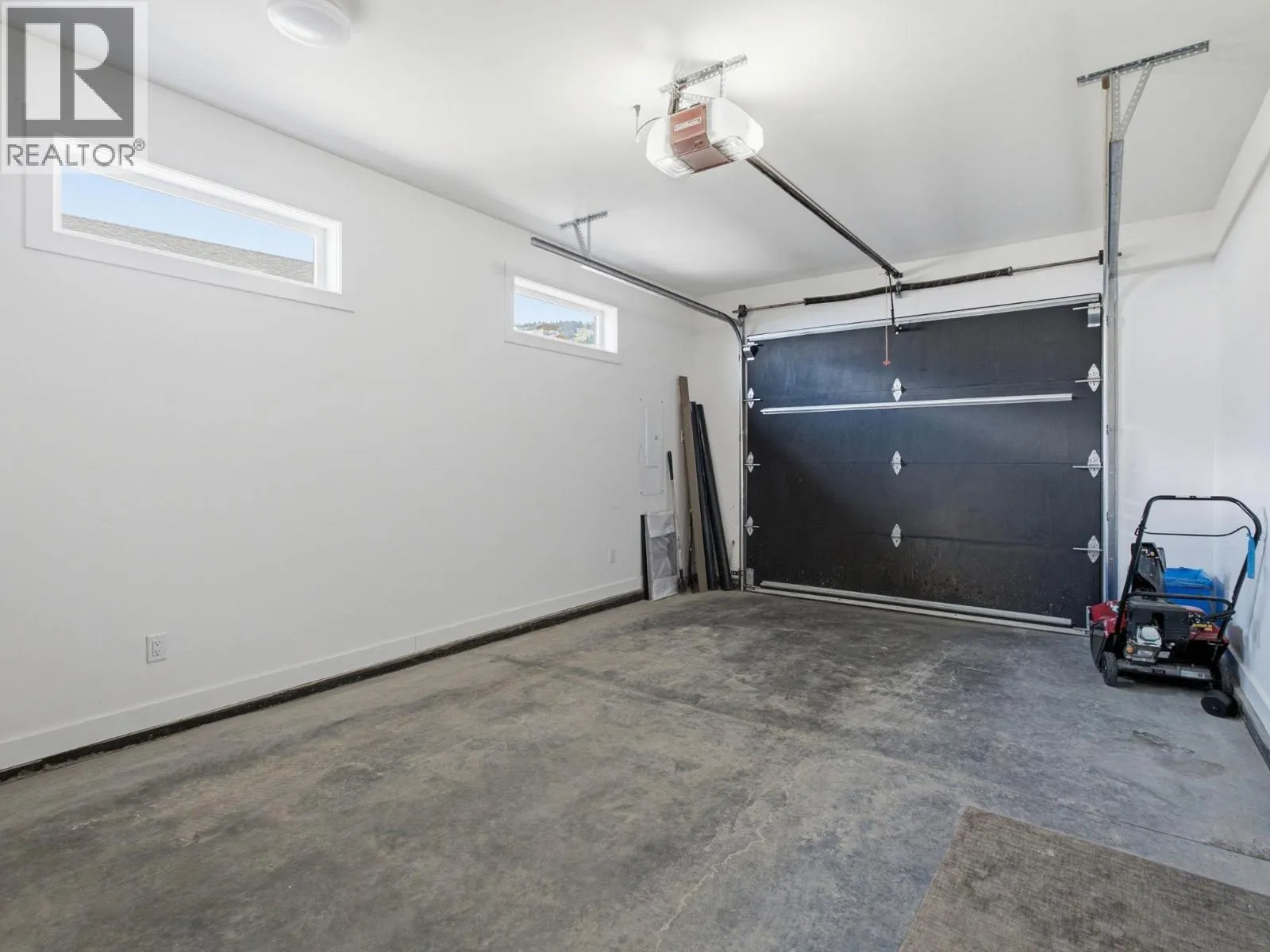 212 Feathertop Way
