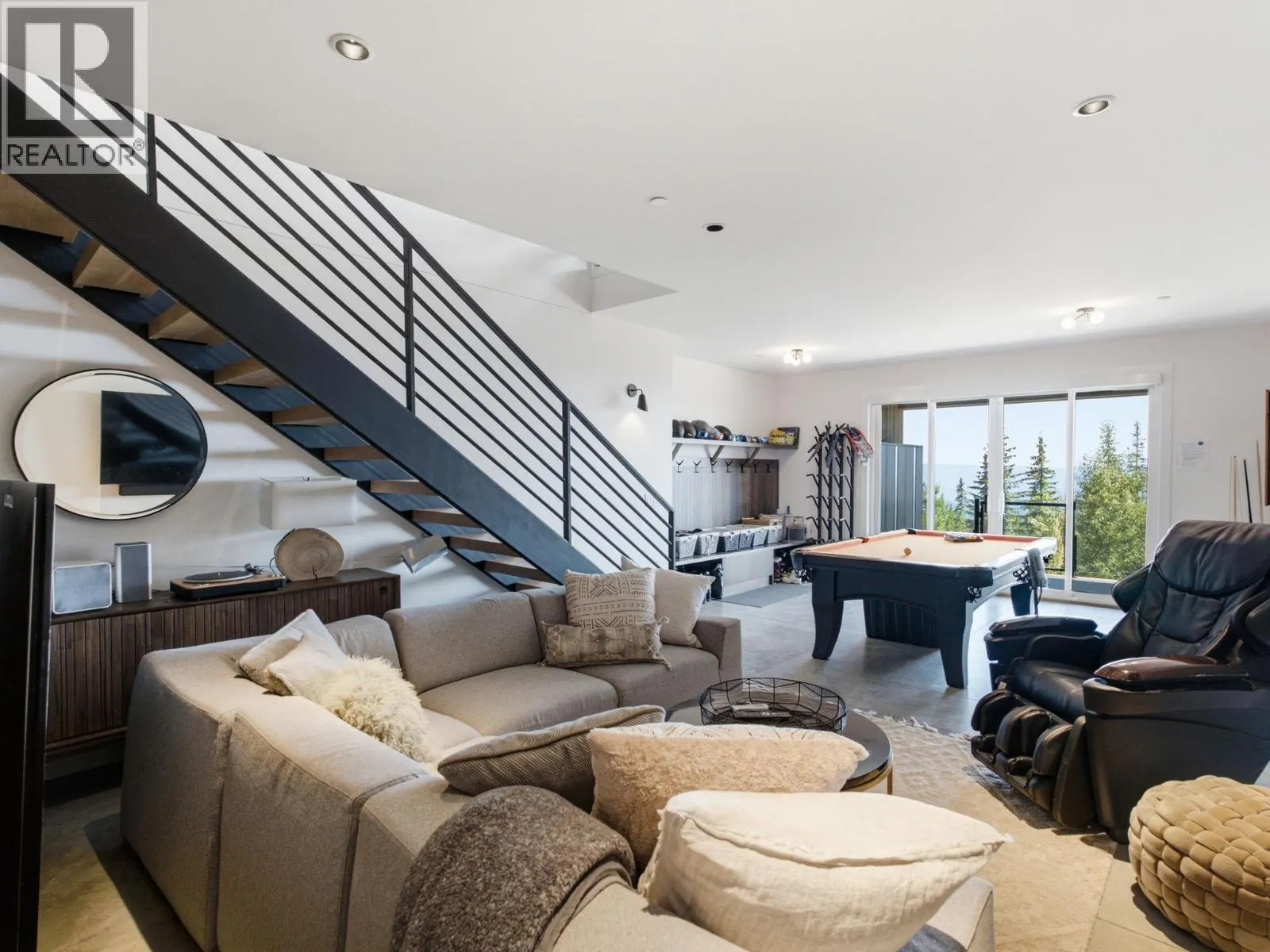 212 Feathertop Way