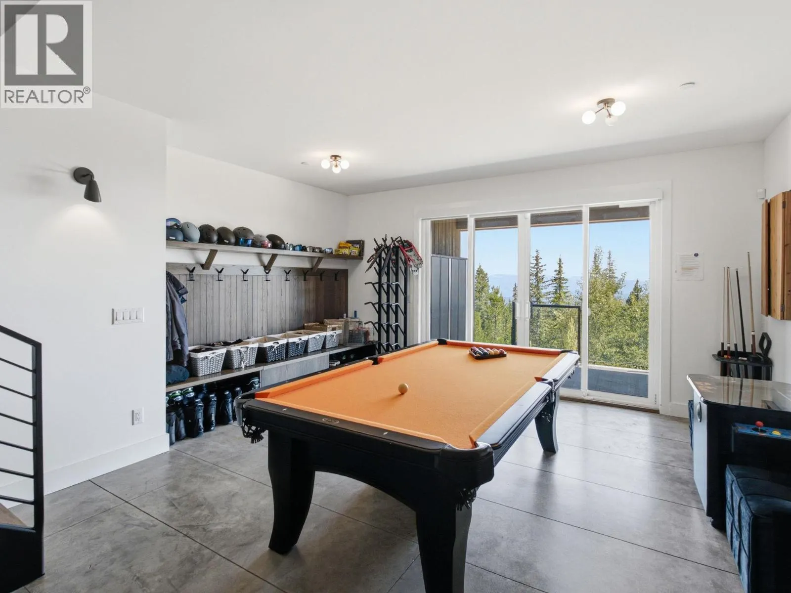 212 Feathertop Way