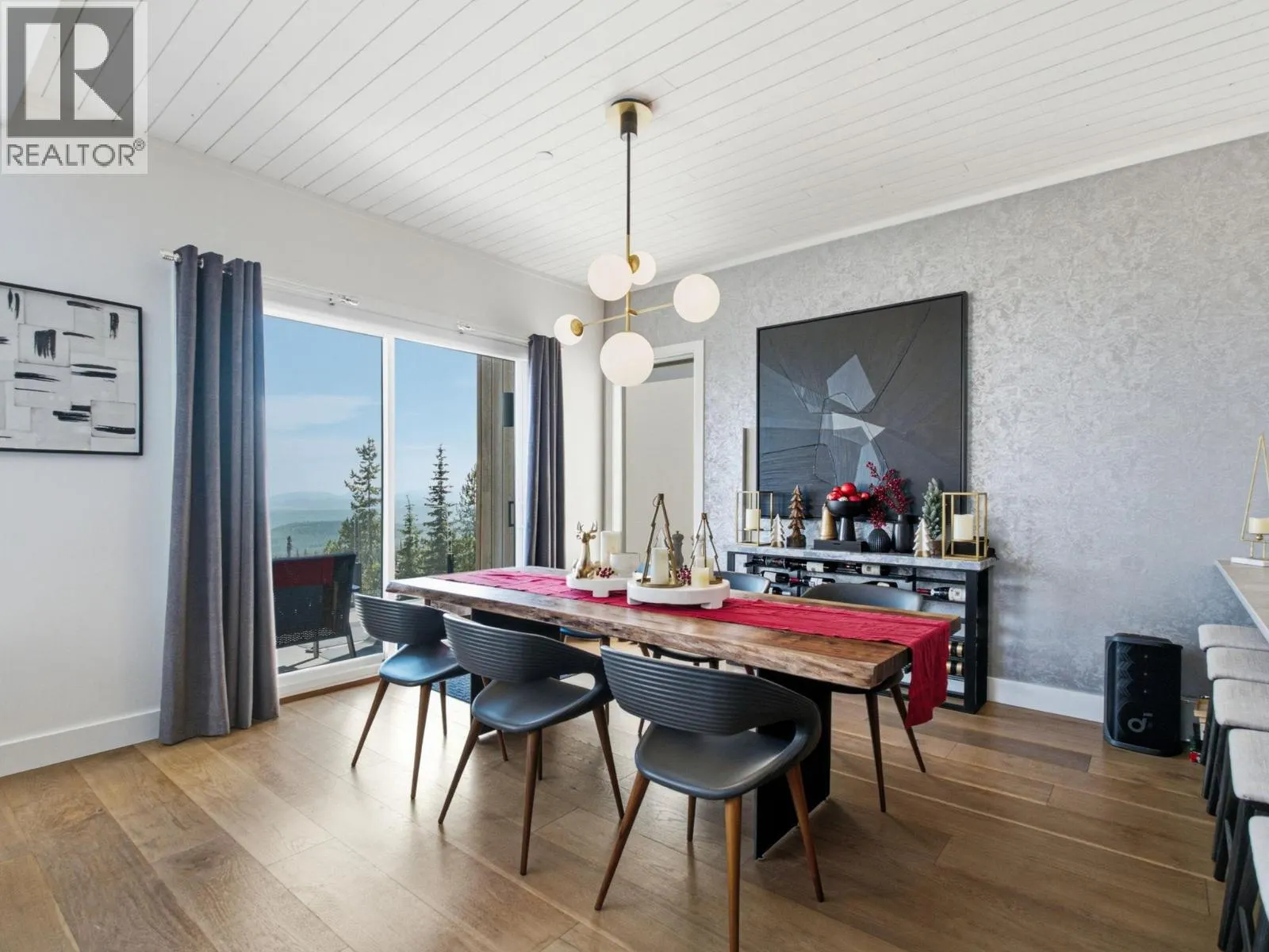 212 Feathertop Way