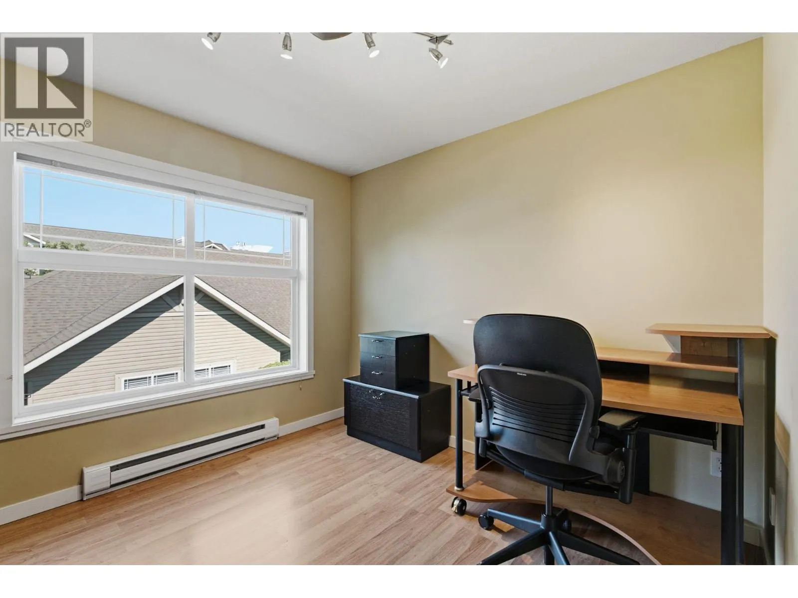 515 Houghton Road Unit# 220