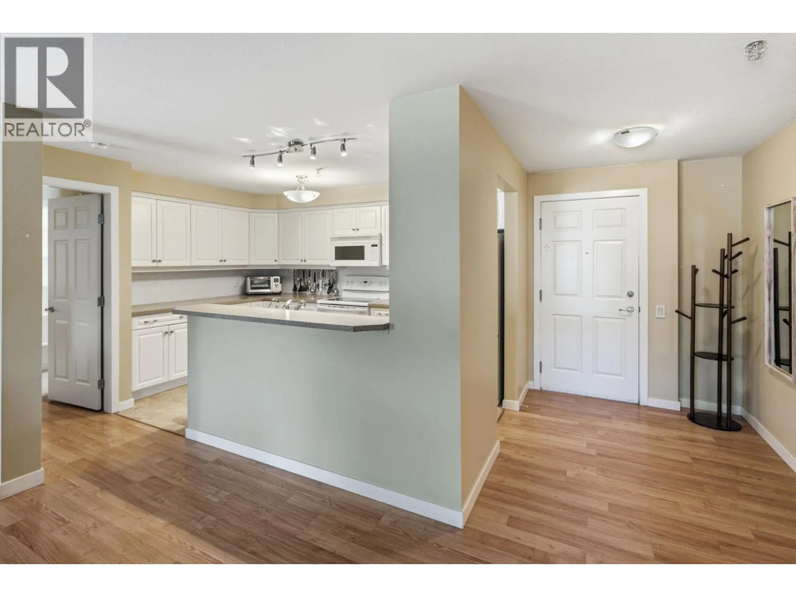 515 Houghton Road Unit# 220