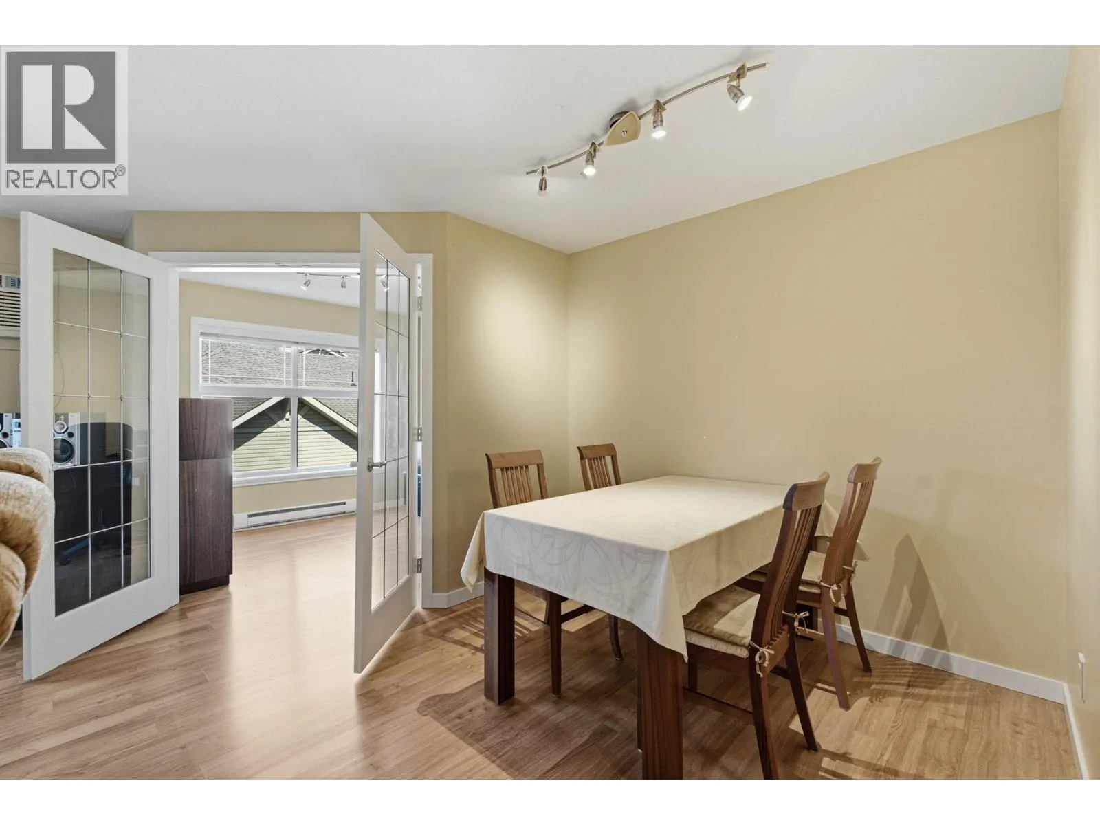 515 Houghton Road Unit# 220