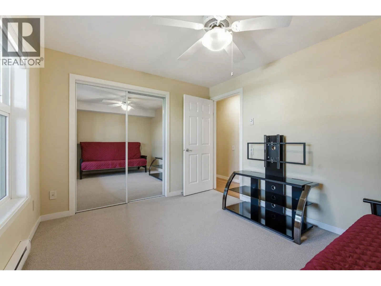 515 Houghton Road Unit# 220