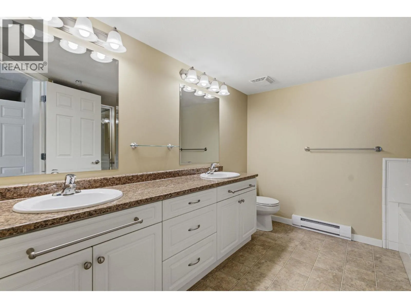 515 Houghton Road Unit# 220