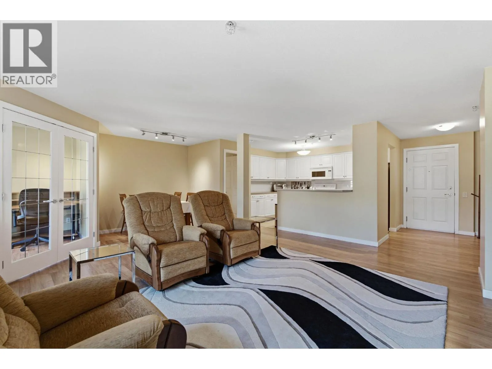 515 Houghton Road Unit# 220