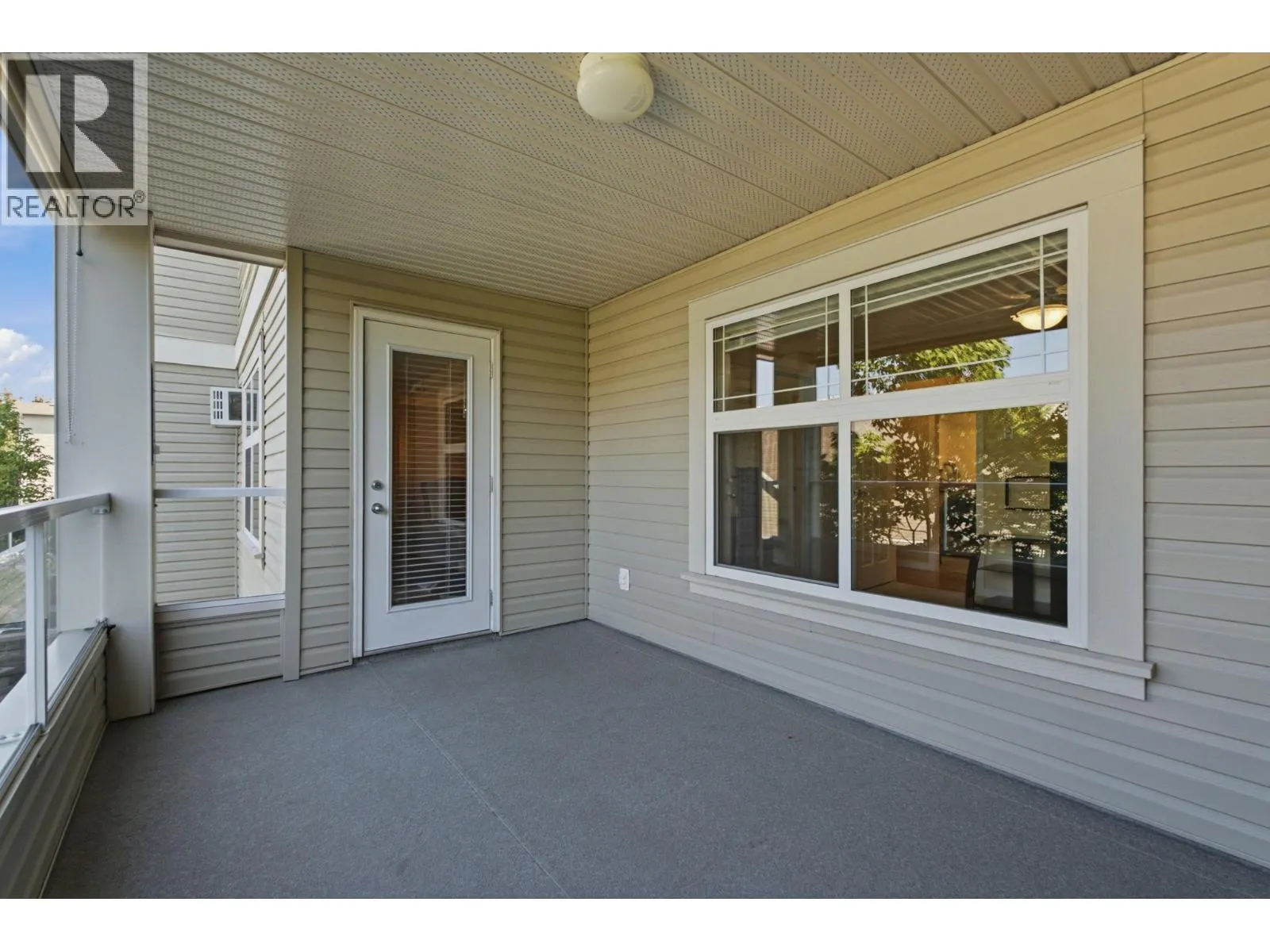 515 Houghton Road Unit# 220