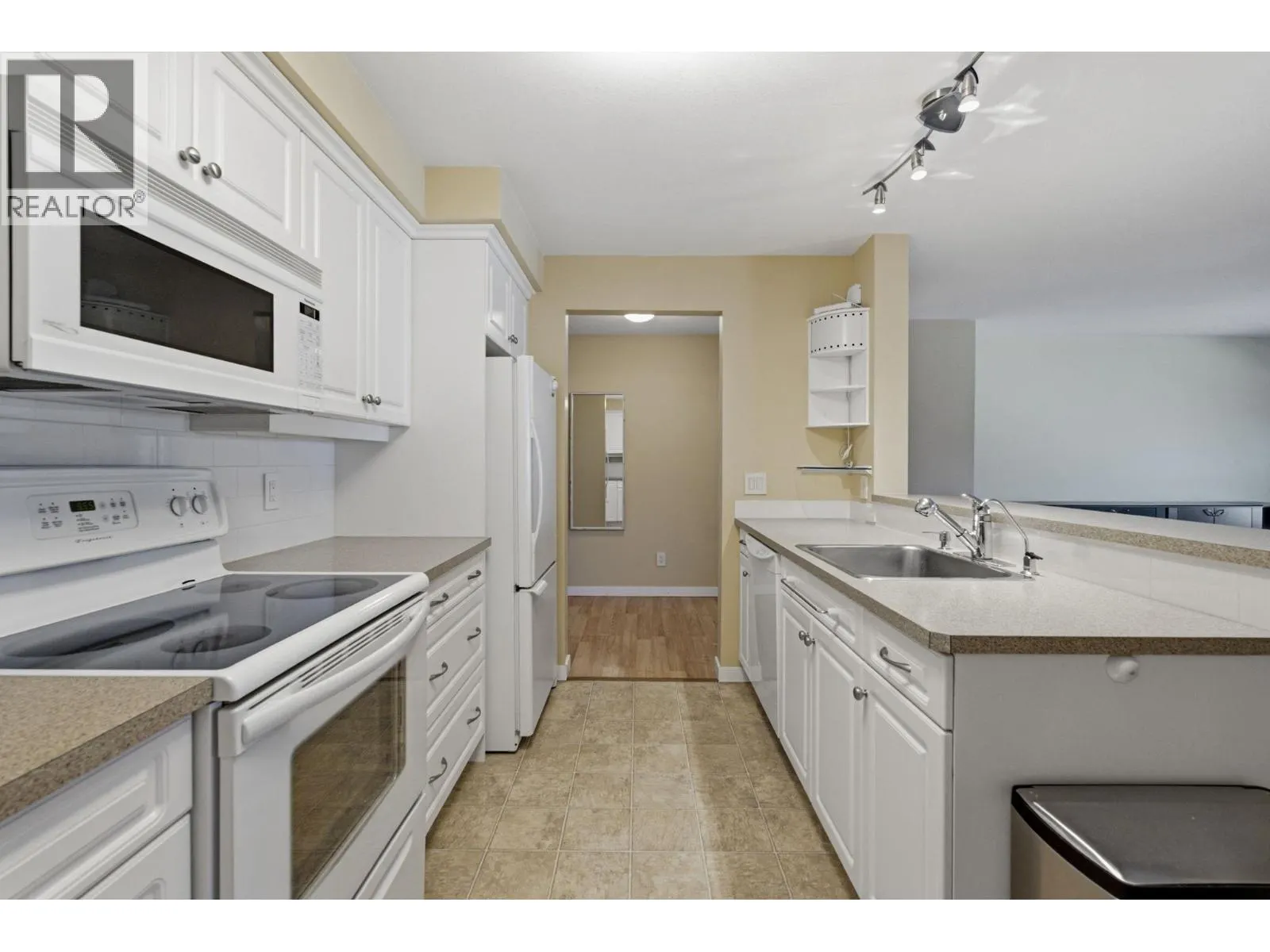 515 Houghton Road Unit# 220
