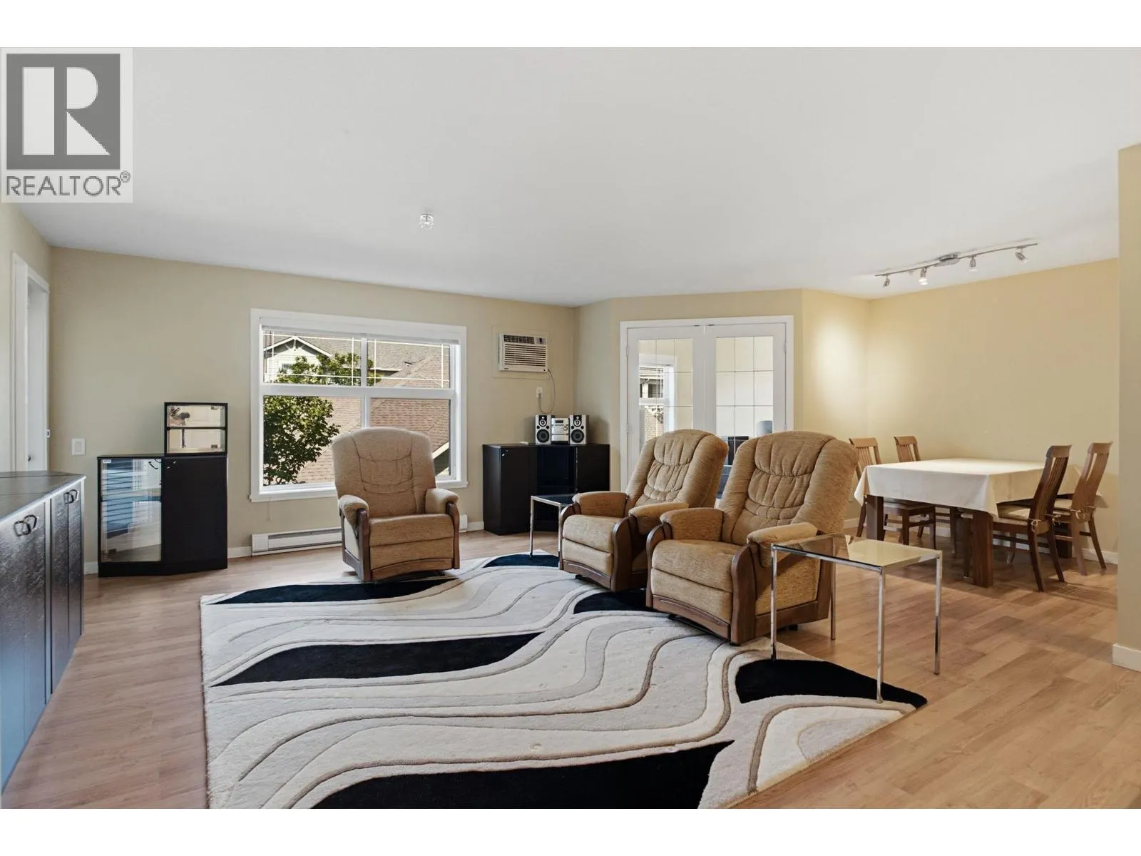 515 Houghton Road Unit# 220