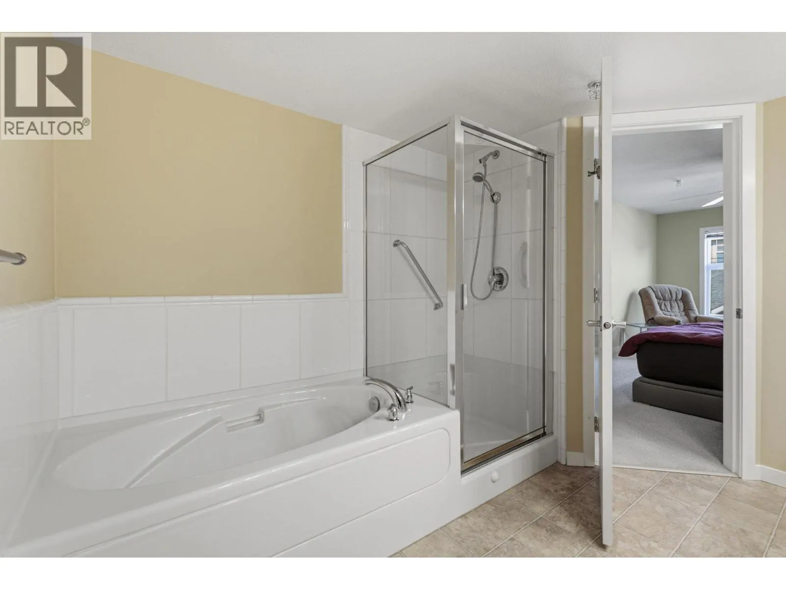 515 Houghton Road Unit# 220
