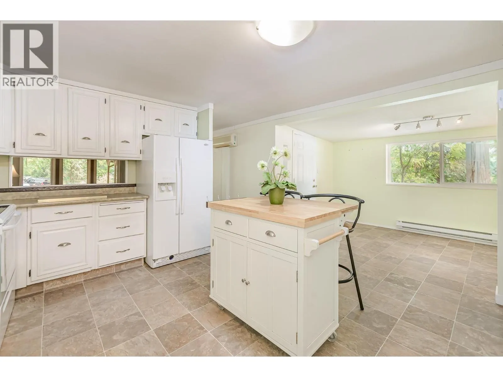 2036 Solsqua-Sicamous Road Unit# 8