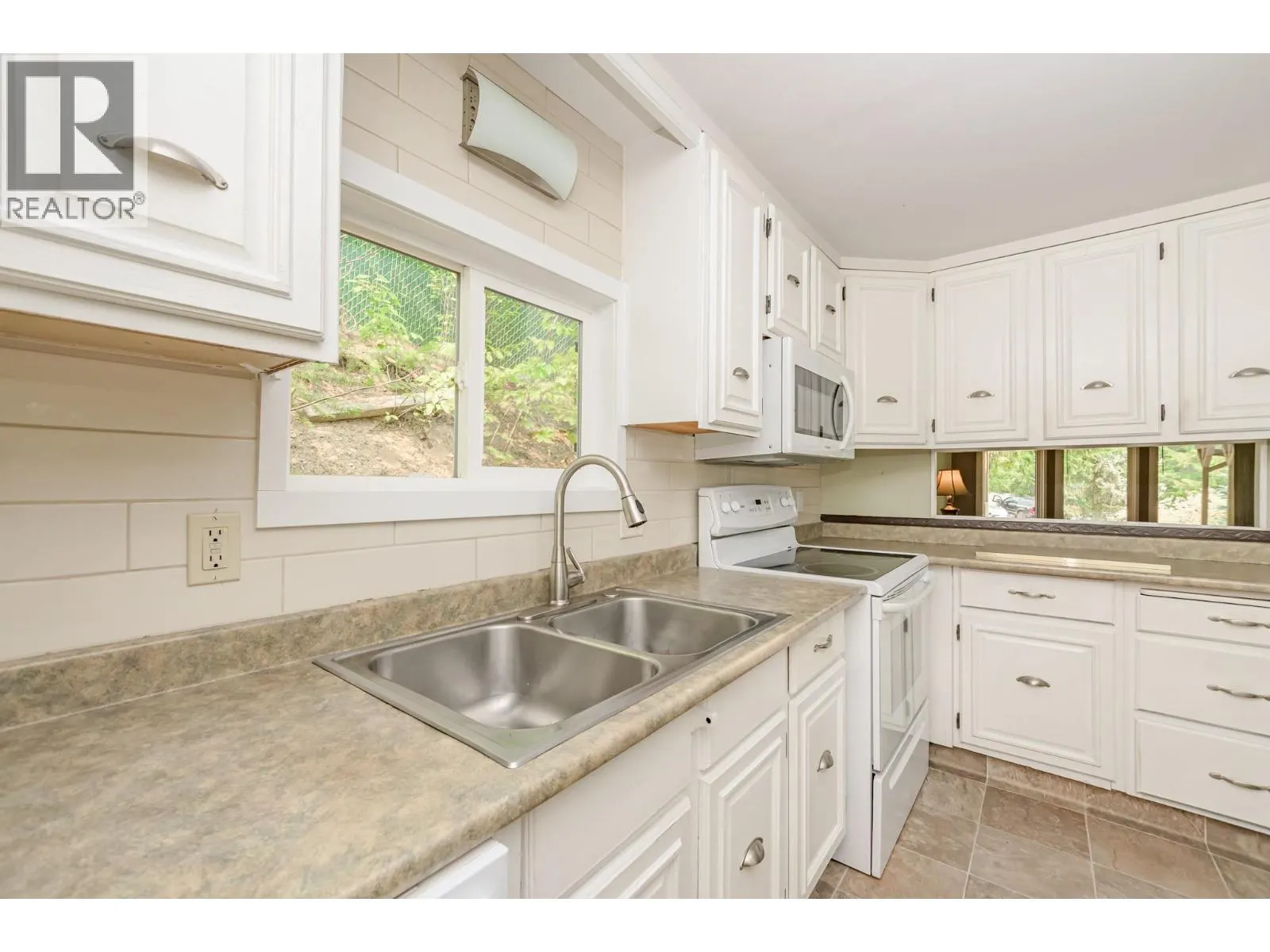 2036 Solsqua-Sicamous Road Unit# 8