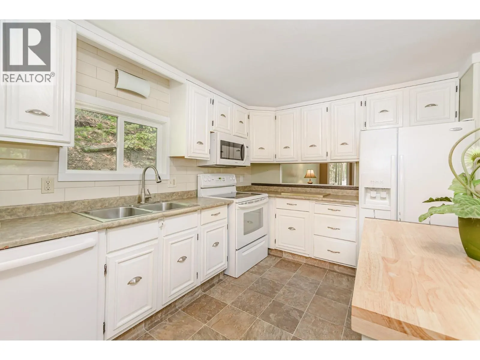2036 Solsqua-Sicamous Road Unit# 8