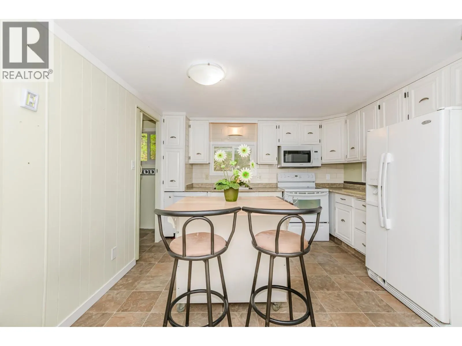 2036 Solsqua-Sicamous Road Unit# 8