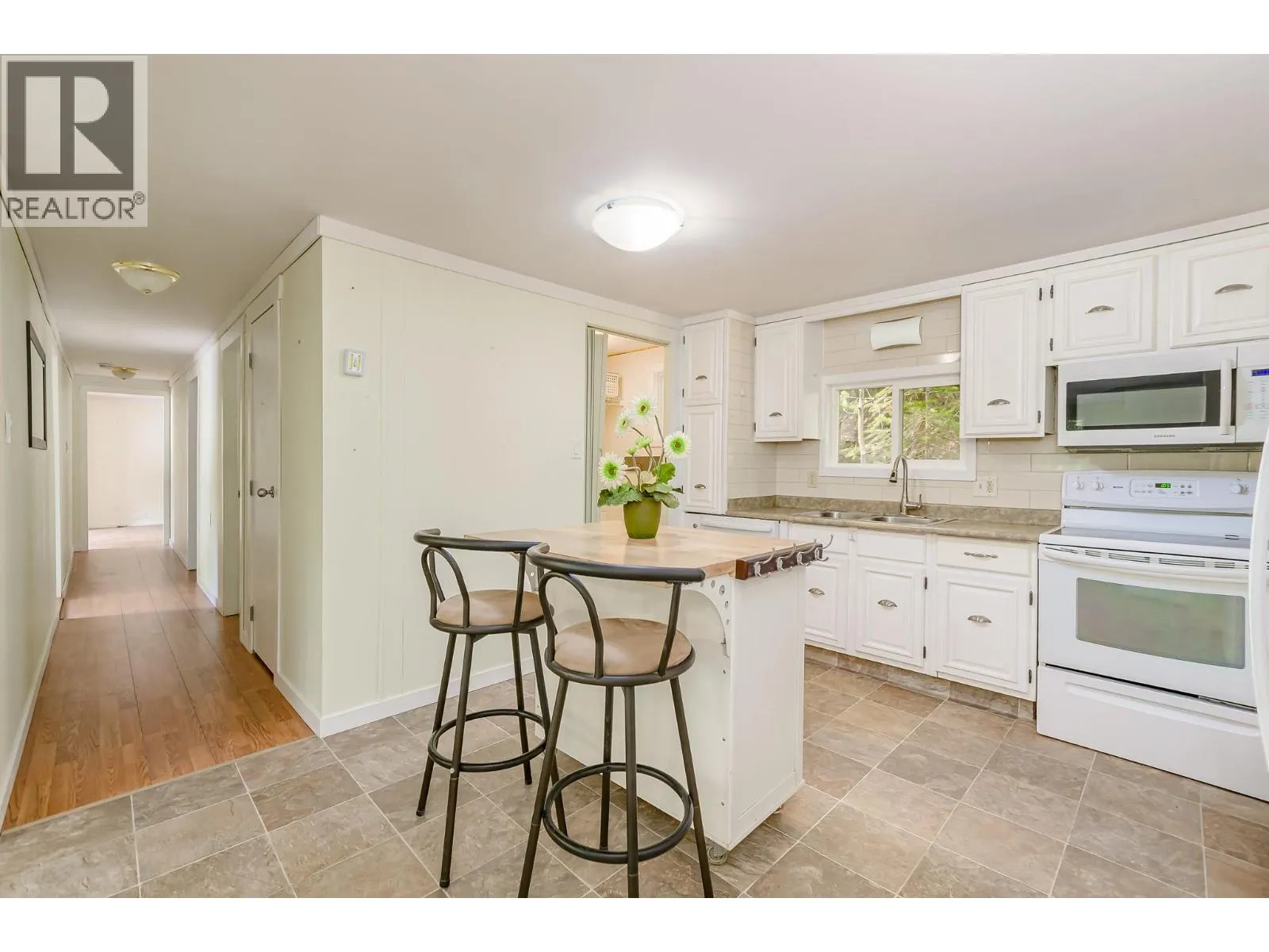 2036 Solsqua-Sicamous Road Unit# 8