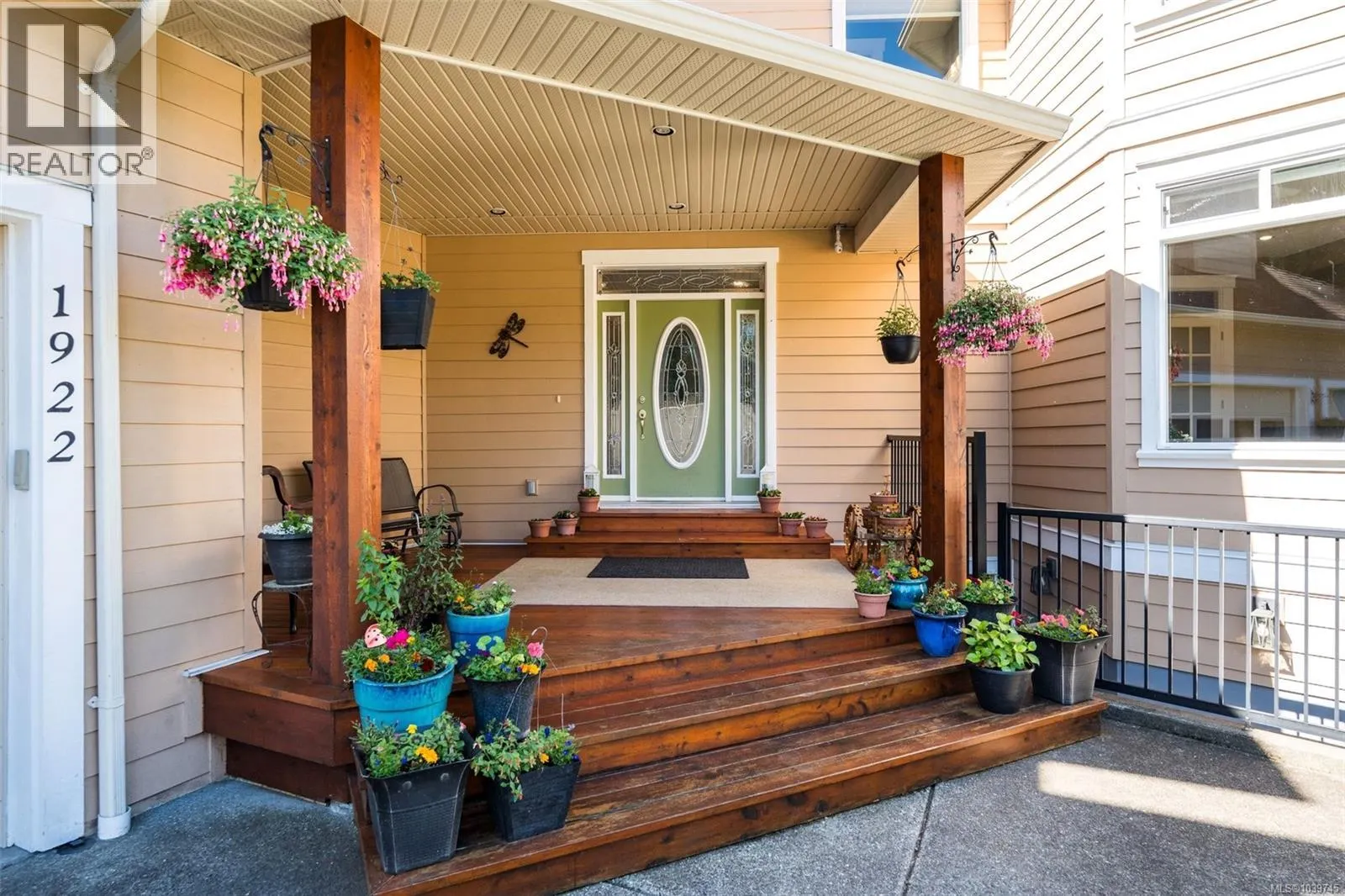 1922 Powliuk Cres