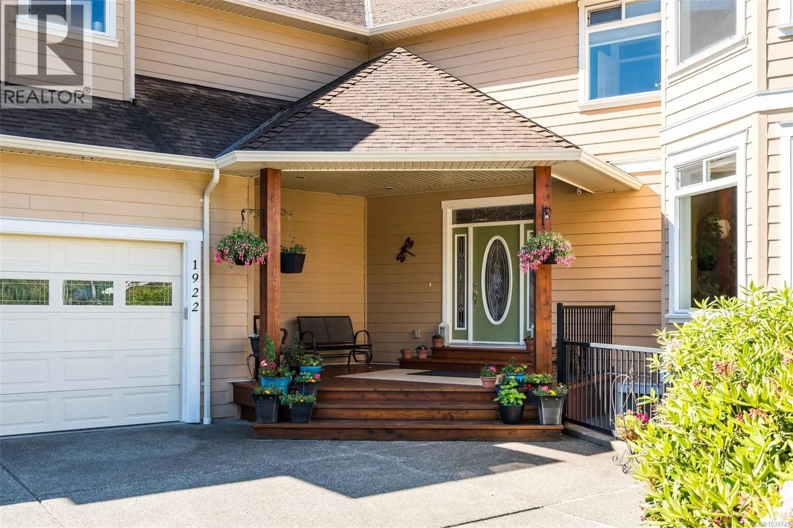 1922 Powliuk Cres