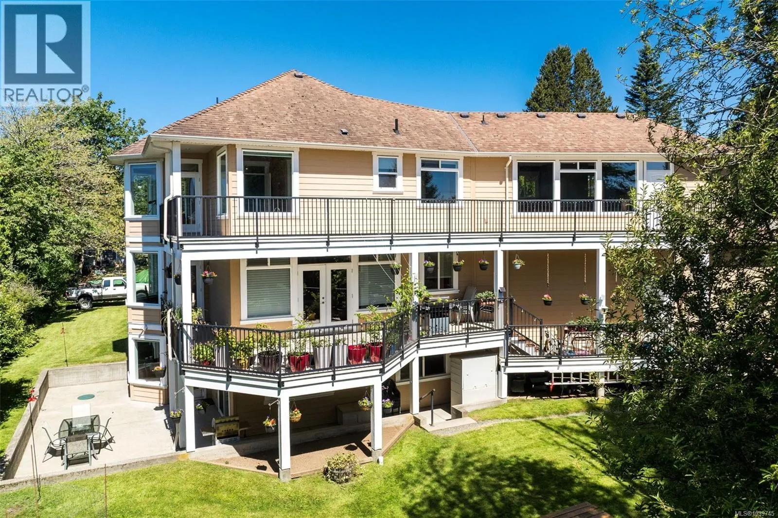 1922 Powliuk Cres