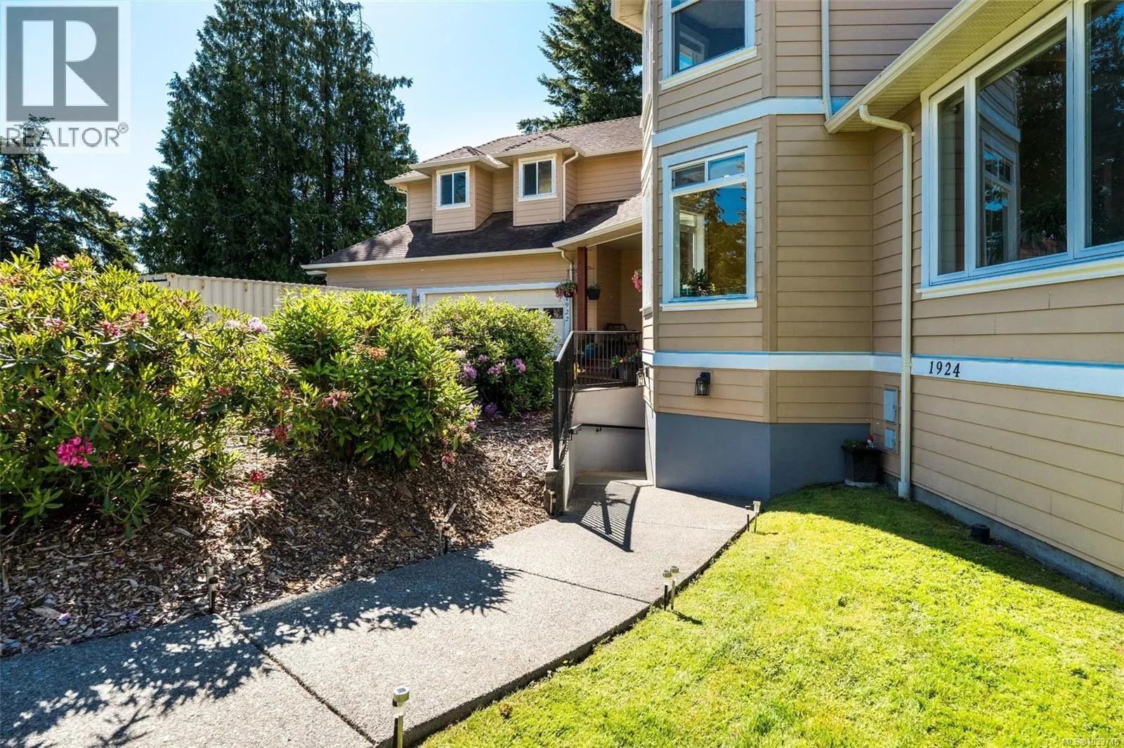 1922 Powliuk Cres