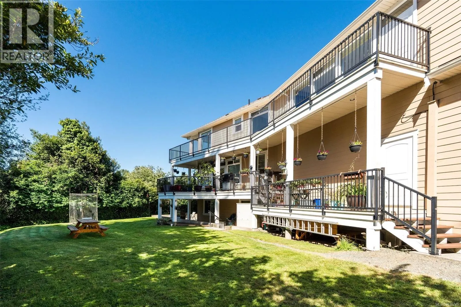 1922 Powliuk Cres