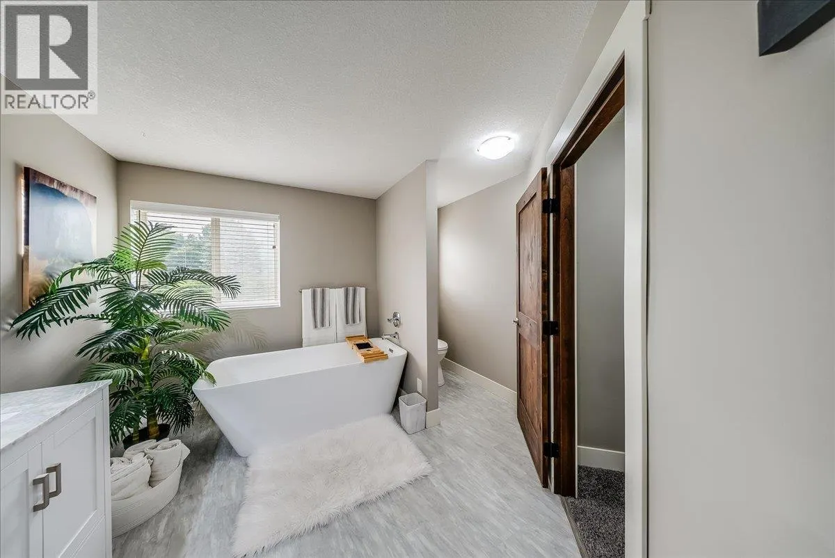 1021 BRIDGEVIEW Crescent